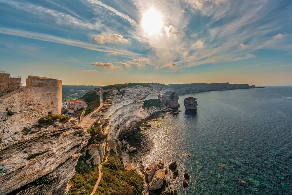 Les falaise de Bonifacio, vues de la place du Marché