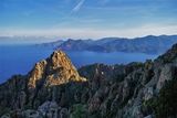 Lever de Soleil sur les Calanche de Piana, vu du sentier des Muletiers - © Kalysteo.com