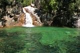 Première piscine naturelle et sa cascade - © Kalysteo.com
