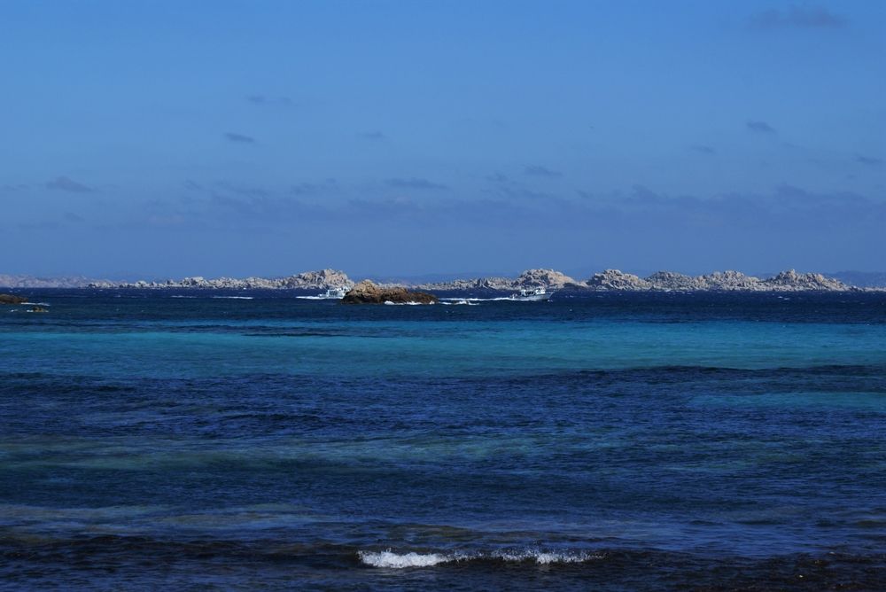 Les îles Lavezzi, vues de la plage de Piantarella