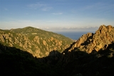 Lever de soleil sur les Calanche de Piana, vu du sentier des Muletiers Lever de soleil sur les Calanche de Piana, vu du sentier des Muletiers