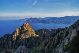 Lever de soleil sur les Calanche de Piana, vu du sentier des Muletiers Lever de soleil sur les Calanche de Piana, vu du sentier des Muletiers