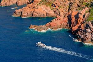 Porto - Croisière vers la réserve naturelle de Scandola, Girolata, les Calanche de Piana et le Capo Rosso